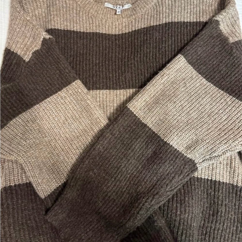 Women’s gray bandit sweater